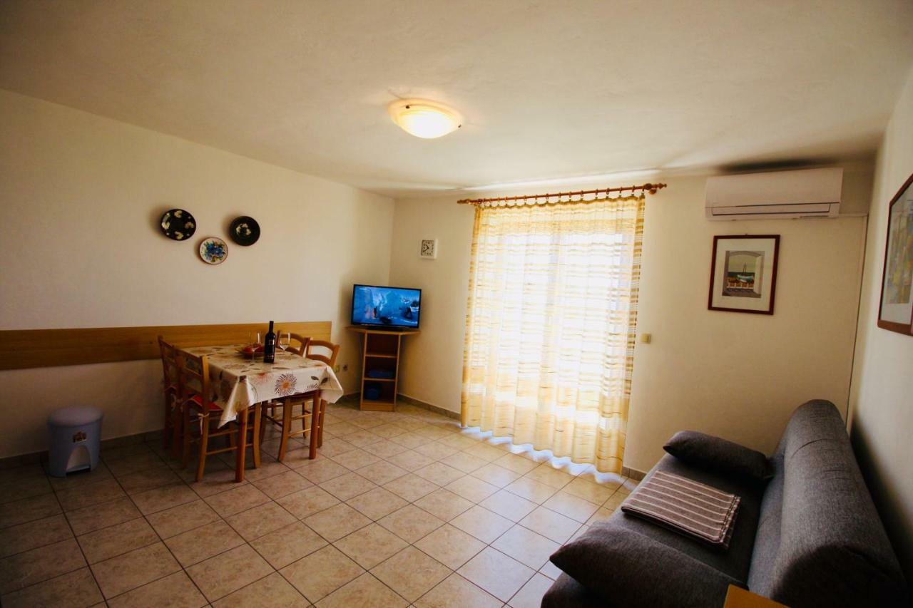 Charming Apartments Vesna Ravni Лабин Екстериор снимка